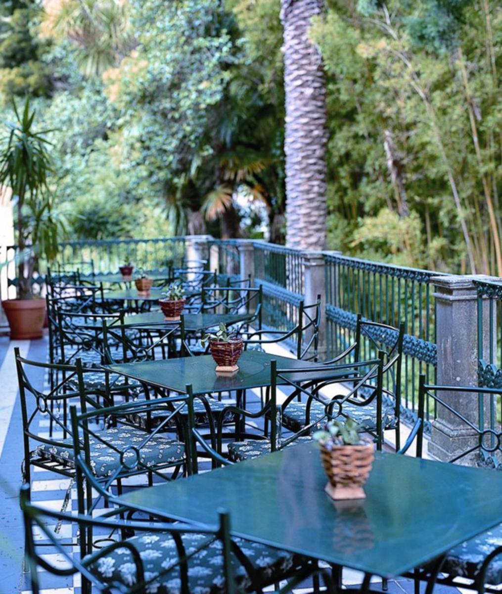 Um jardim no exterior de Hotel Quinta das Lagrimas - Small Luxury Hotels