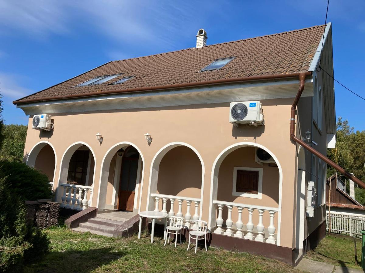 Tisza-Holtág Apartman Tiszadada - Housity