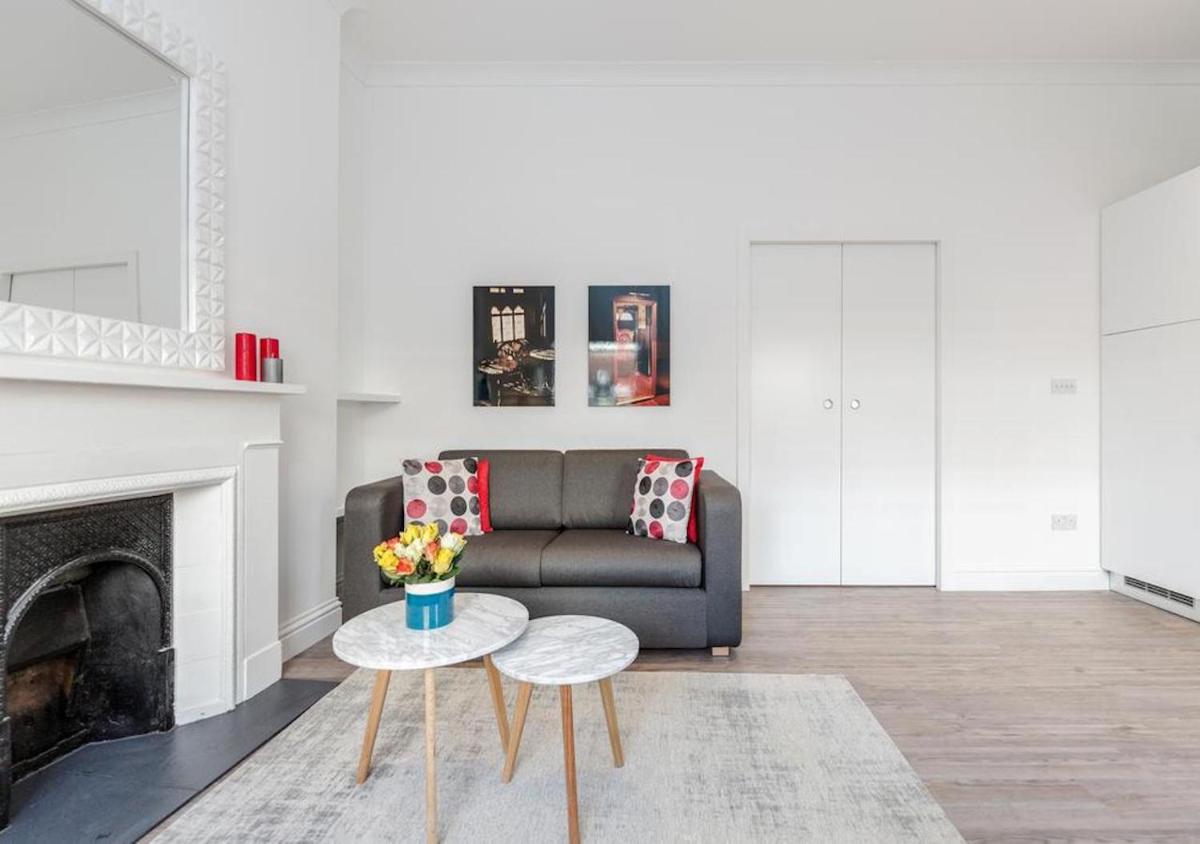 White Piccadilly - Housity