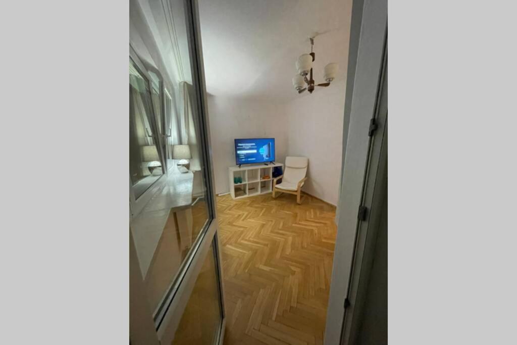 Super Apartament SAWA 2 Metro WiFi 500 mbs TV'50 Netflix HBO AppleTV+ - Housity