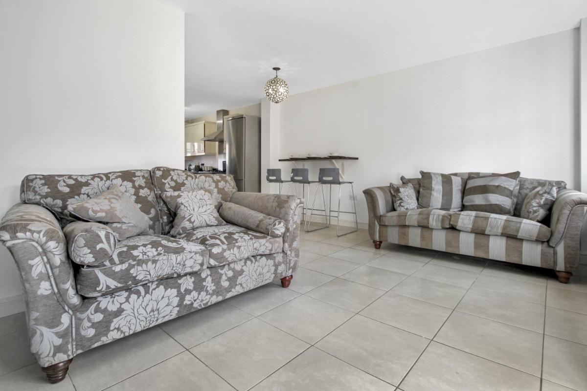 Ruby Kingsize Bedroom with En-suite - Housity