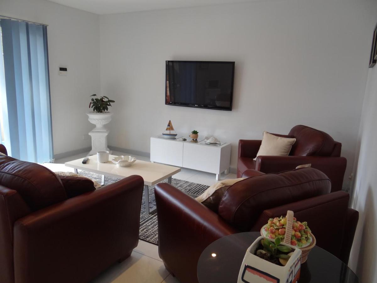 Victor Holidays - Housity