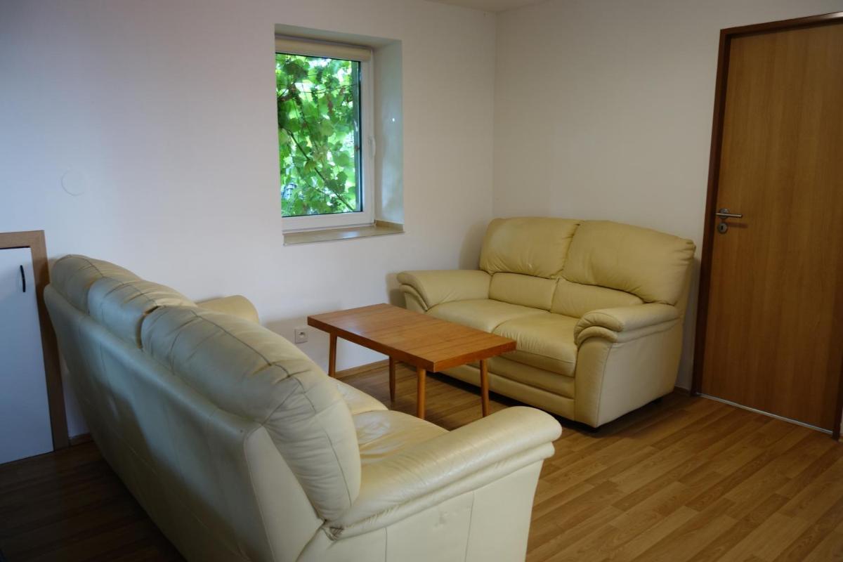 Apartmán Hulín, Chrášťany - bílý - Housity
