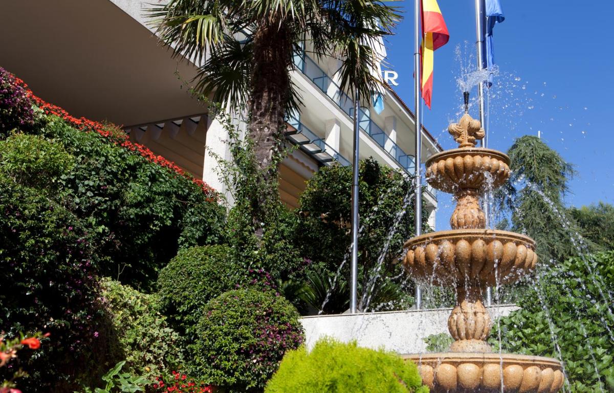 Jardín al aire libre en Hotel Carlos I Silgar