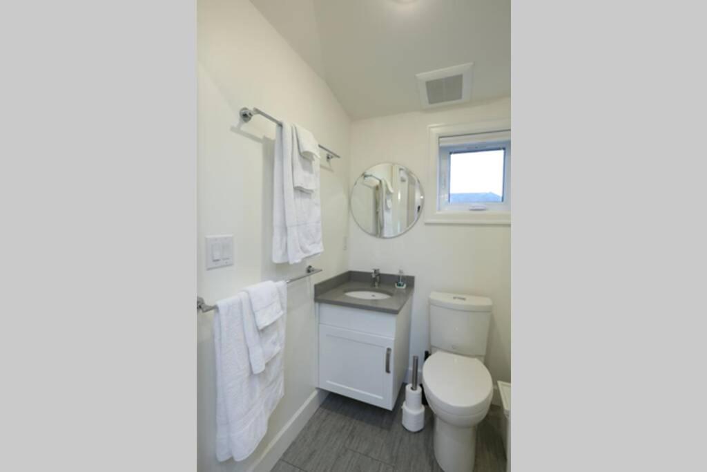 Vancouver Traveller Cottage - Housity