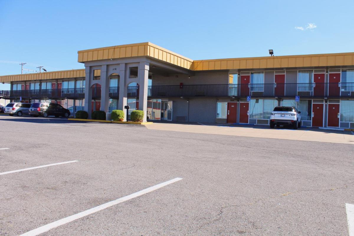 Econo Lodge Paducah West I-24 - Housity