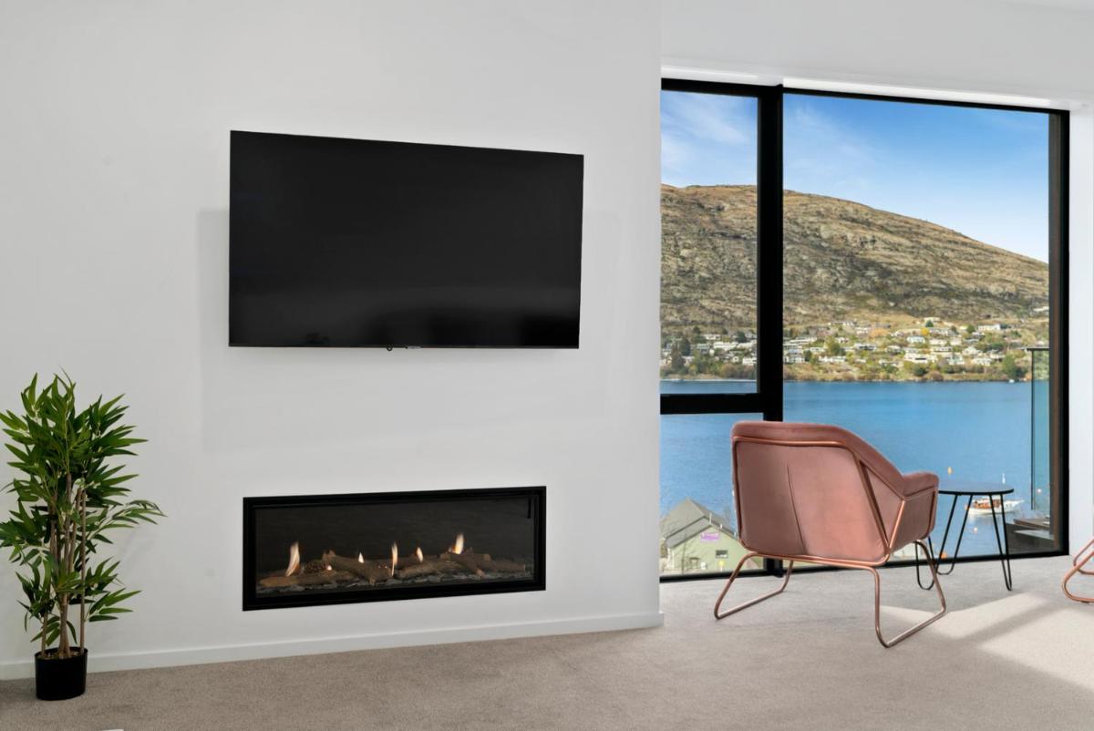 Suitetrails - Lakeside Bliss - Queenstown Holiday Home