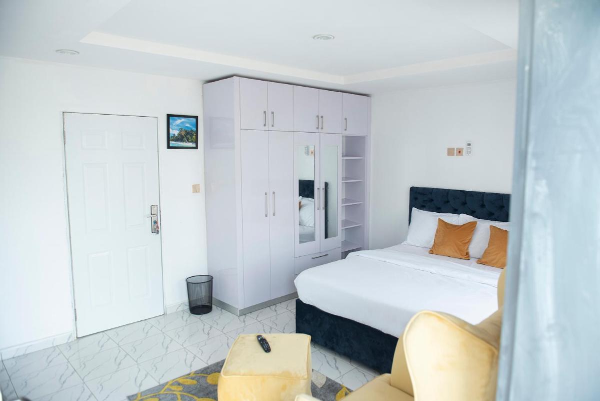 Suitetrails - Cc & Cg Homes Furnished 3 bedroom Semi-Detached Duplex, House