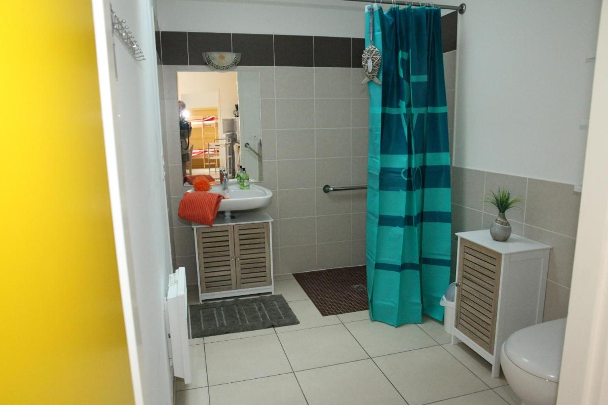Salle de bains dans l'établissement Résidence Les Océanes