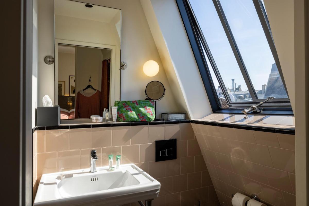 Salle de bains dans l'établissement Dadou Paris
