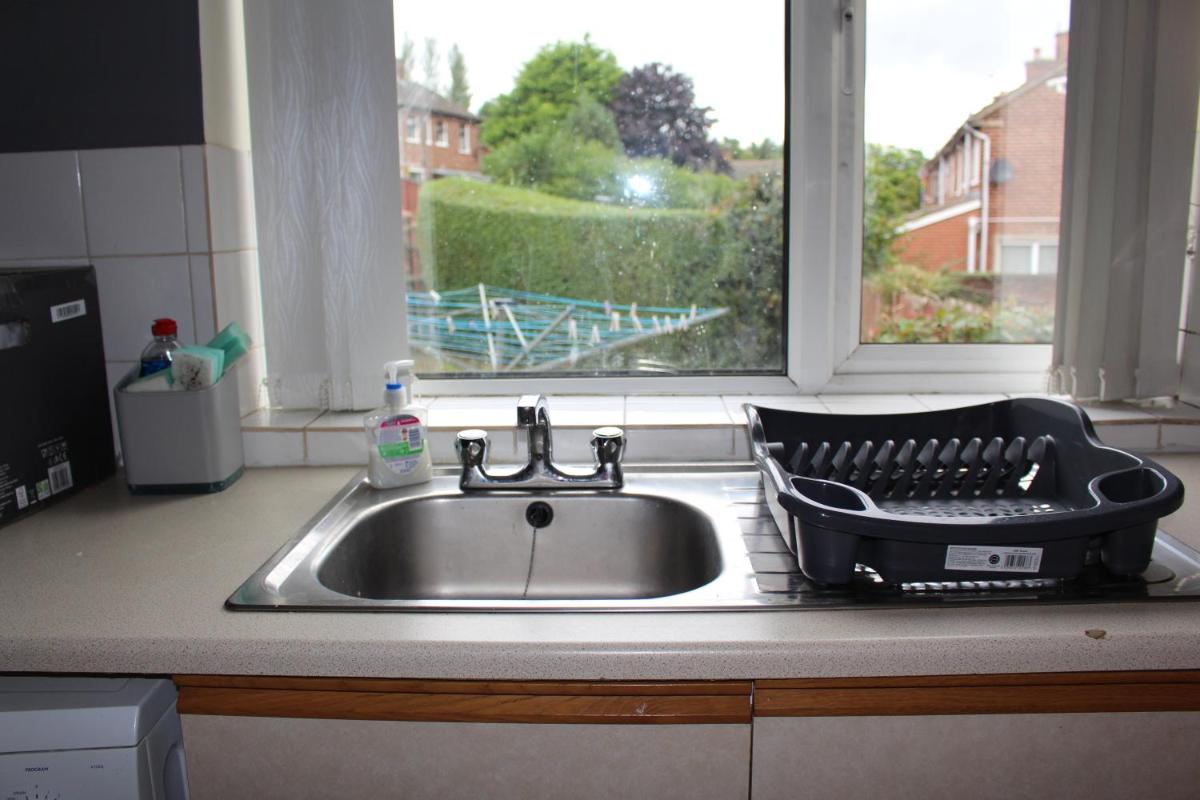 Lovely 2 bedroom end terrace house in Belfast - Housity