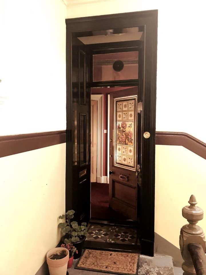 Unique character 2bd, in heart of West End - Housity