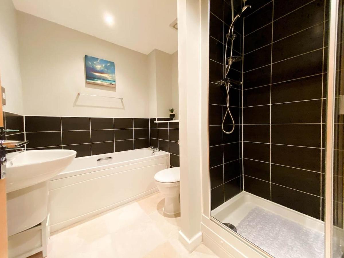 Kelvingrove Art Gallery Flat - Private Parking - Housity