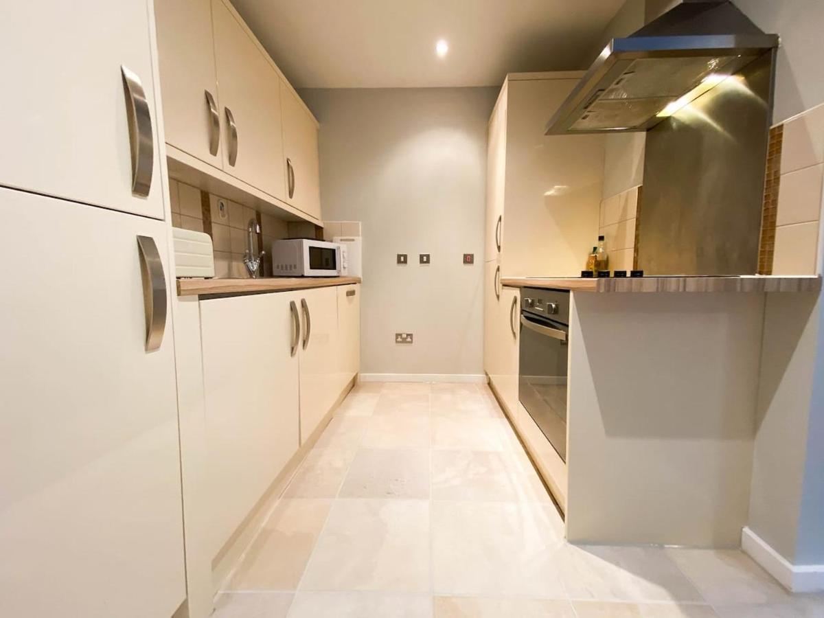 Kelvingrove Art Gallery Flat - Private Parking - Housity