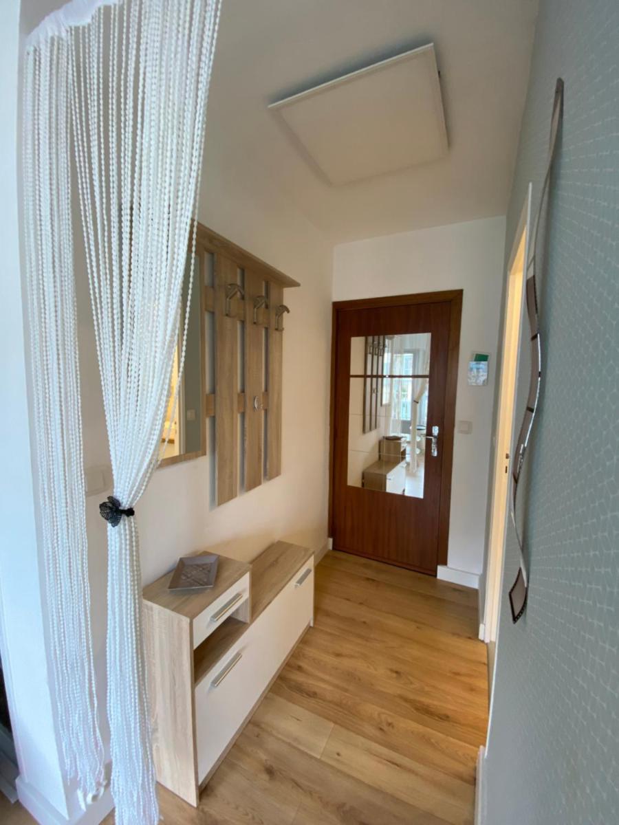 Studio Morgane-balcon couvert-wifi-près centre-linge et ménage - Housity