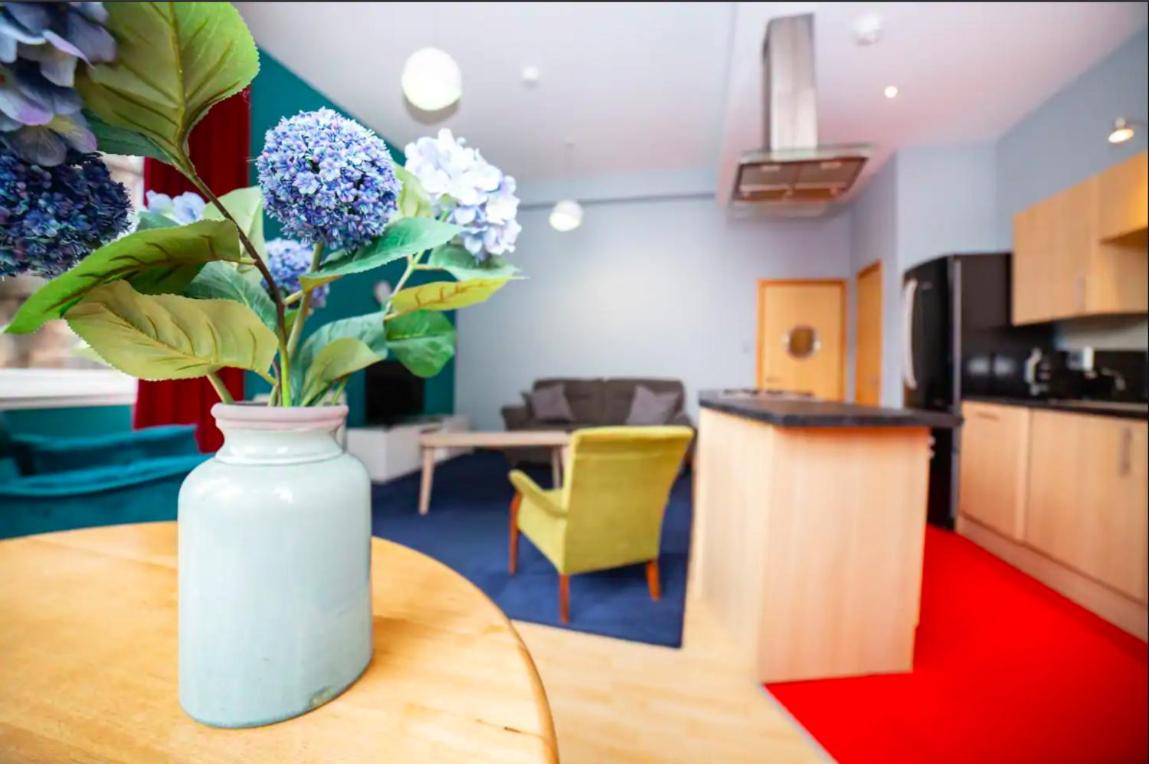 Renfield Apartment, Bright and Spacious Home - Housity