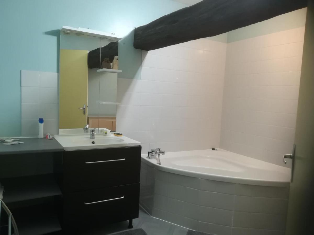 Chambre simple avec WiFi châtellerault - Housity