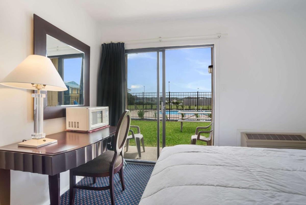 Rodeway Inn at Somers Cove Marina - Housity