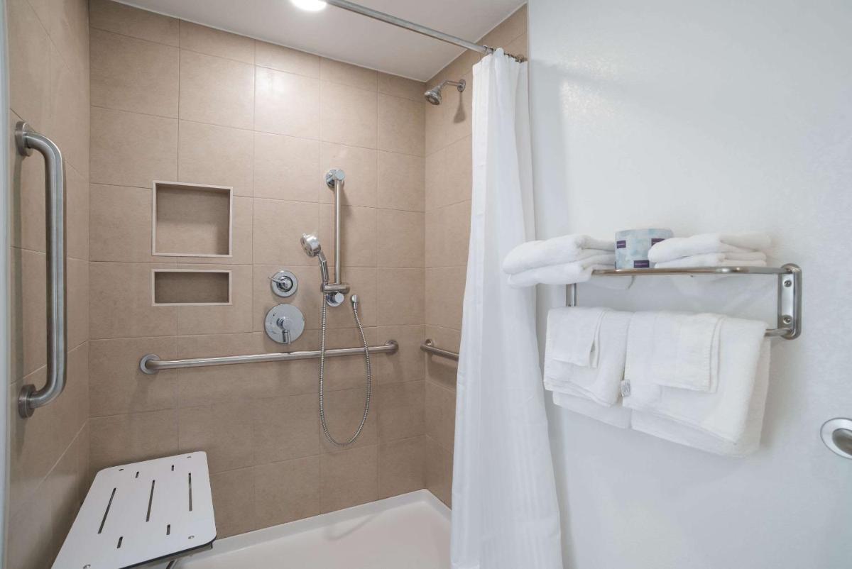 Rodeway Inn at Somers Cove Marina - Housity