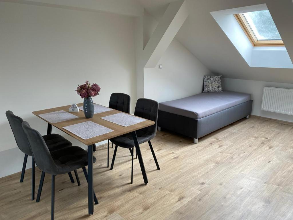 Černý Tulipán - Apartmán 5 - Housity