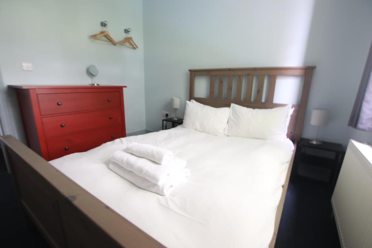 The Barley Mow centrally located 3 bed apartment - Housity