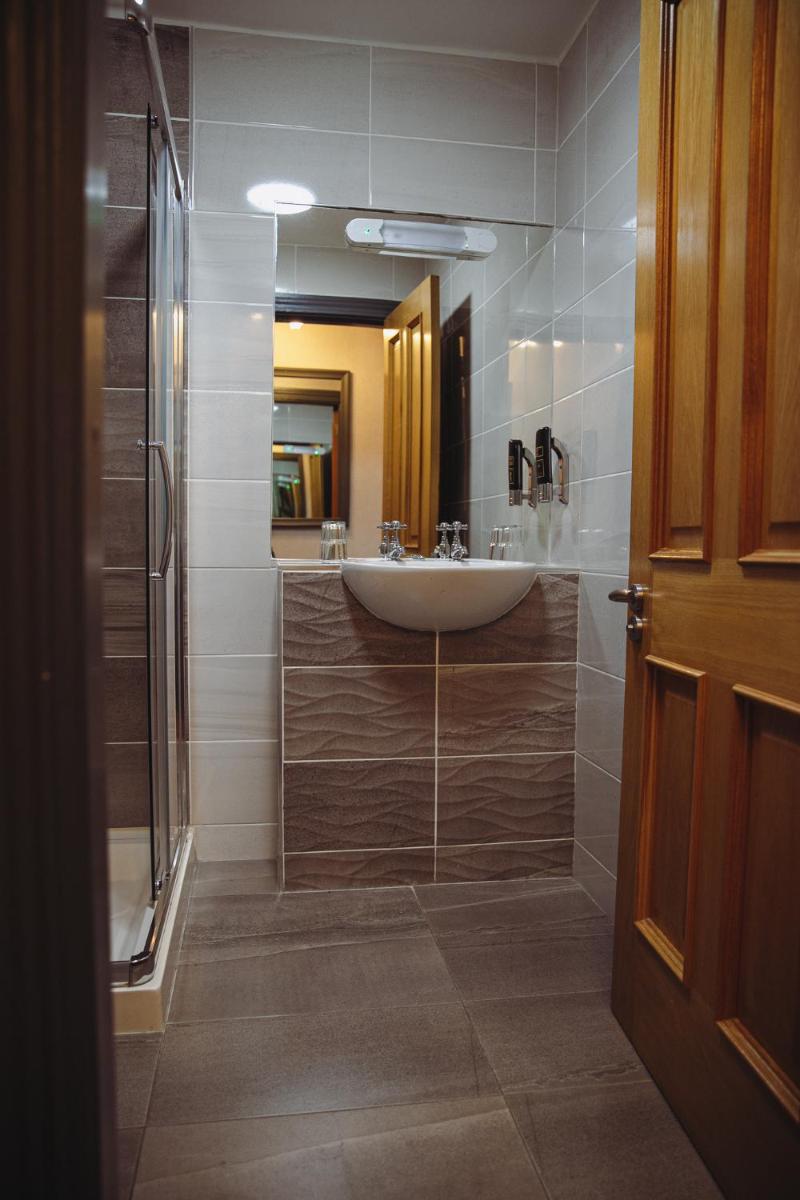 Muskerry Arms Bar and B&B - Housity