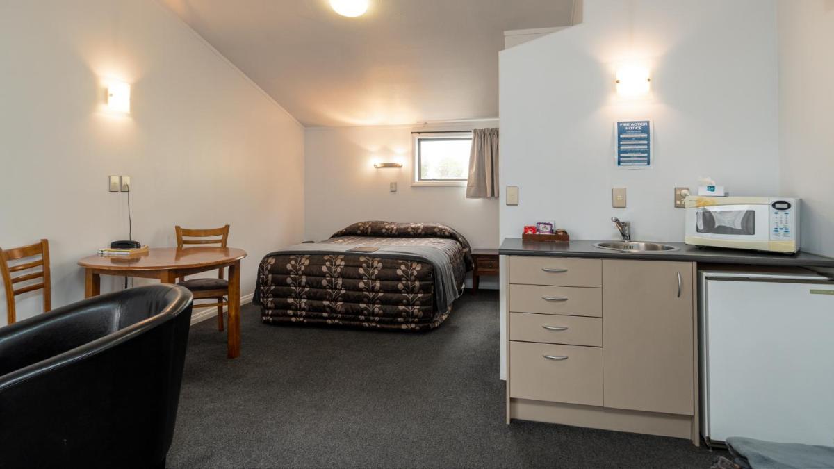 Centennial Court Hotel - Hizvo