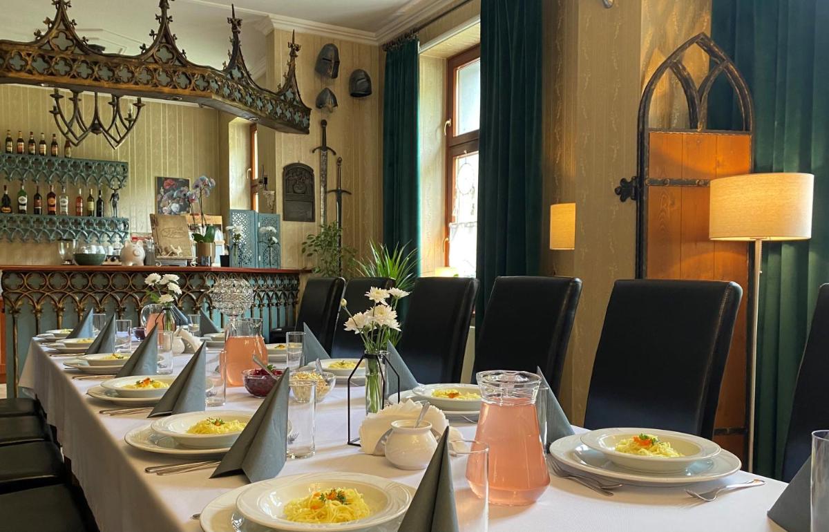 Hotel i Restauracja Castle - Housity