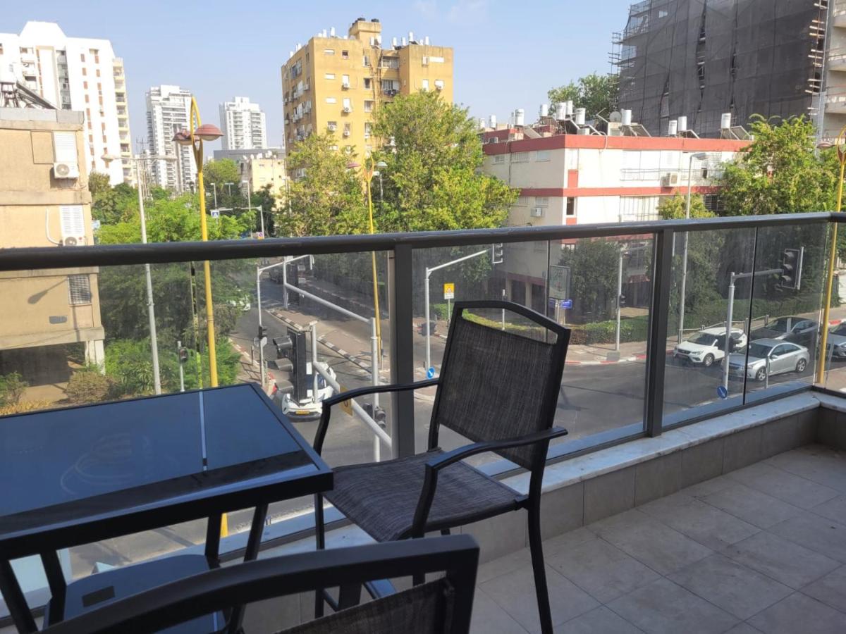 Best new! Luxury apartment in Holon for 11 people - Housity