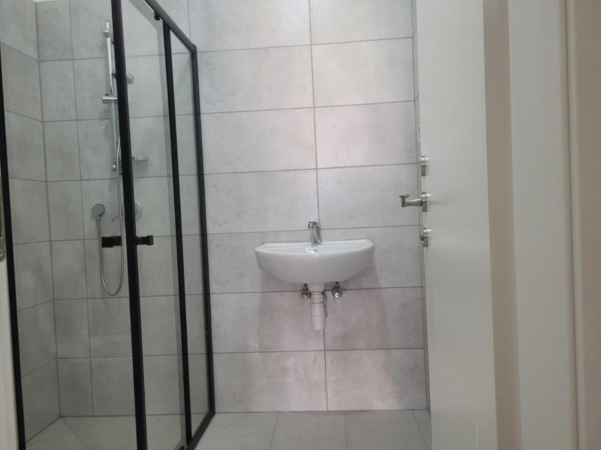 Best new! Luxury apartment in Holon for 11 people - Housity