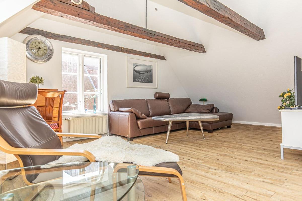 Suitetrails - fewo1846 - Hugo Eckener - komfortable Maisonette-Wohnung mit 2 Schlafzimmern im Stadtzentrum