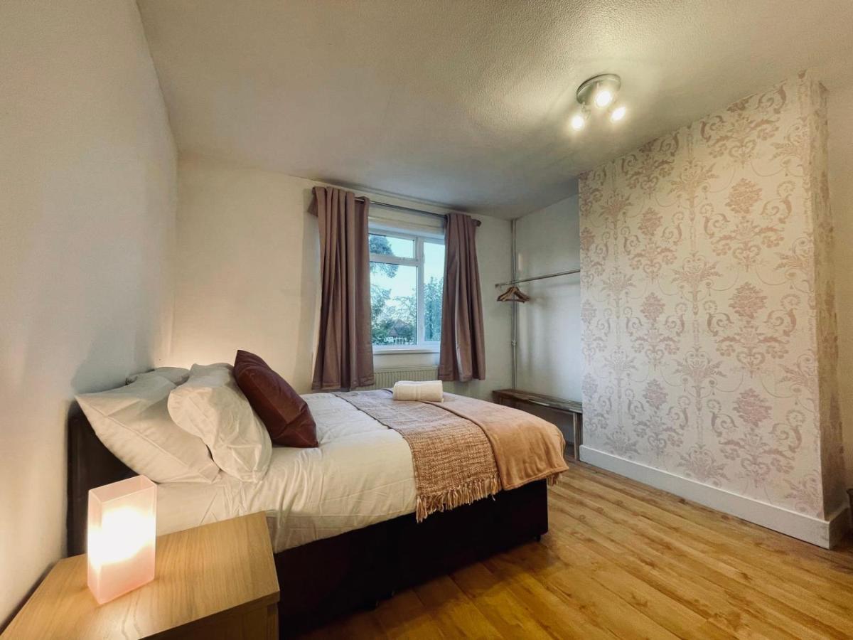 Natalie's 4 Bedroom Apartment - Housity