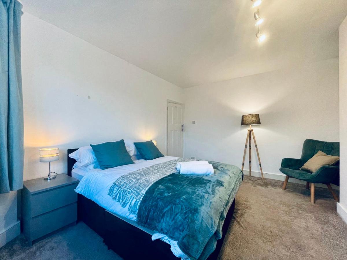 Natalie's 4 Bedroom Apartment - Housity