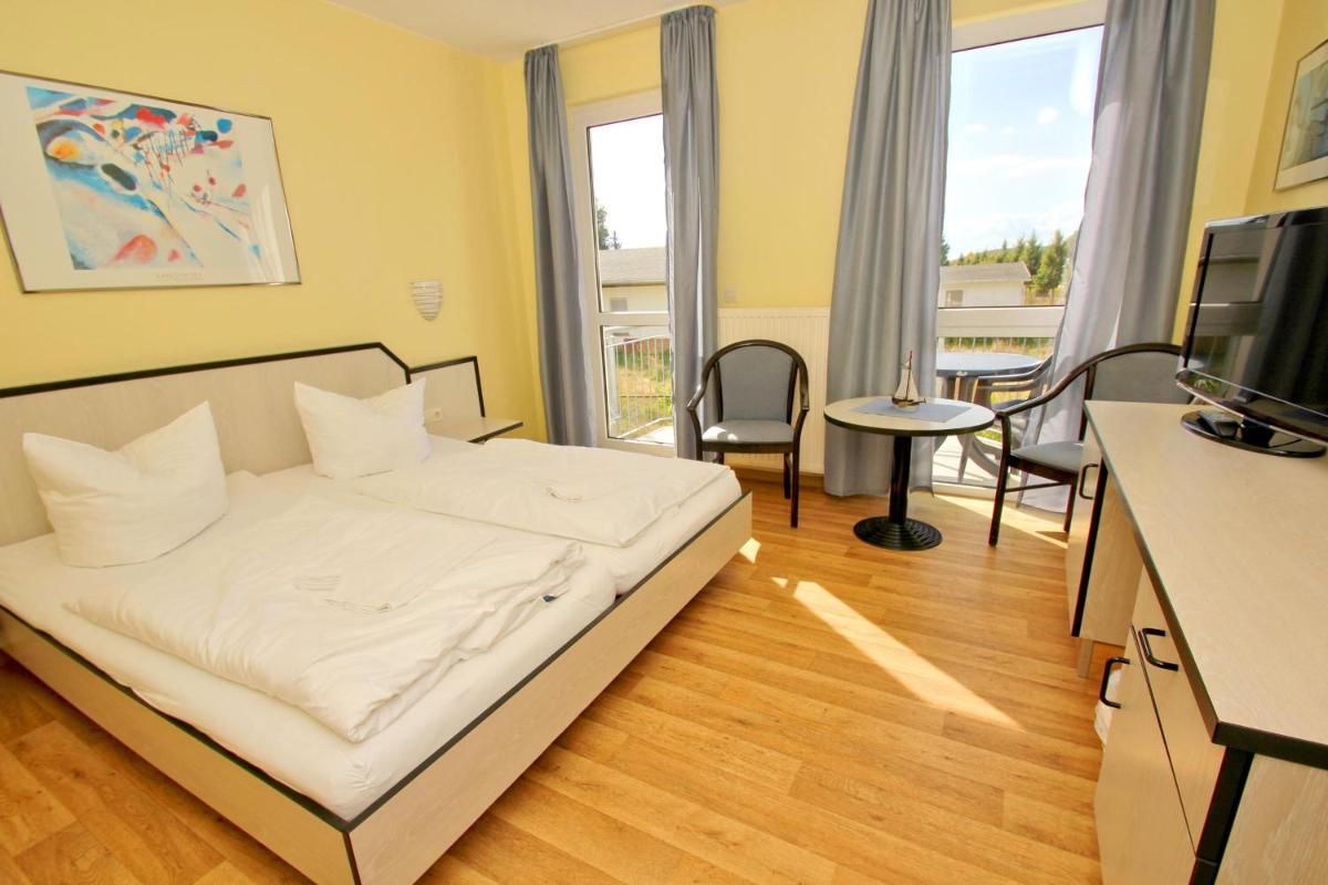 Suitetrails - F-1010 Strandhaus Mönchgut Bed&Breakfast DZ 34 Balkon, strandnah inkl Frühstück