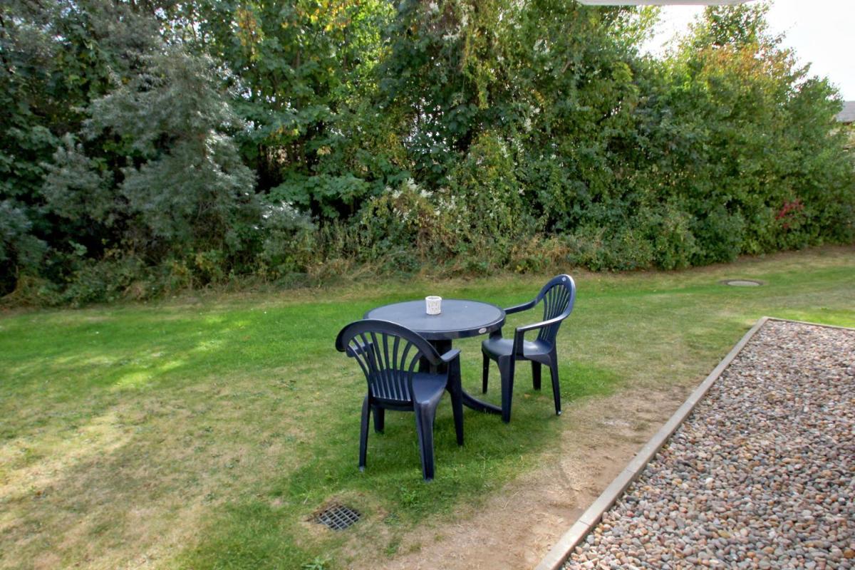 Suitetrails - F-1010 Strandhaus Mönchgut Bed&Breakfast DZ 25 Garten, strandnah, inkl Frühstück