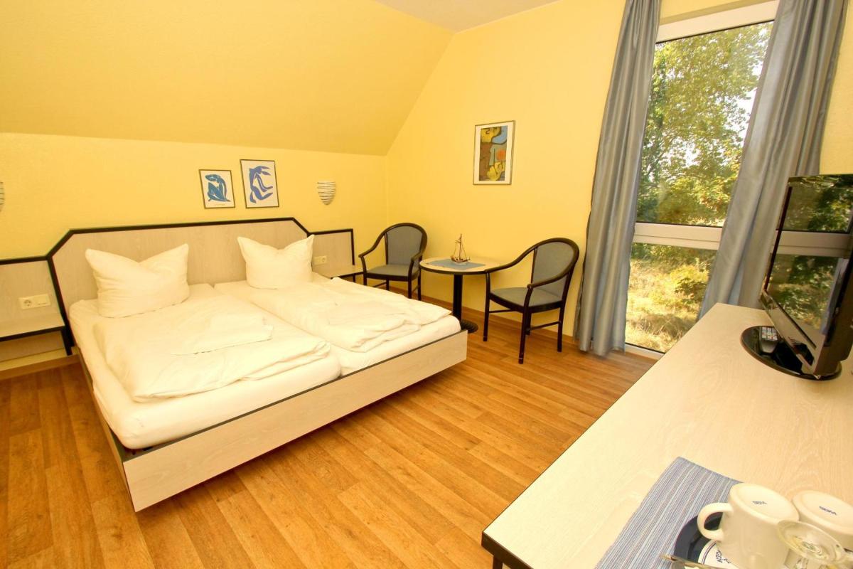 F-1010 Strandhaus Mönchgut Bed&Breakfast DZ 36 strandnah, inkl Frühstück - Housity
