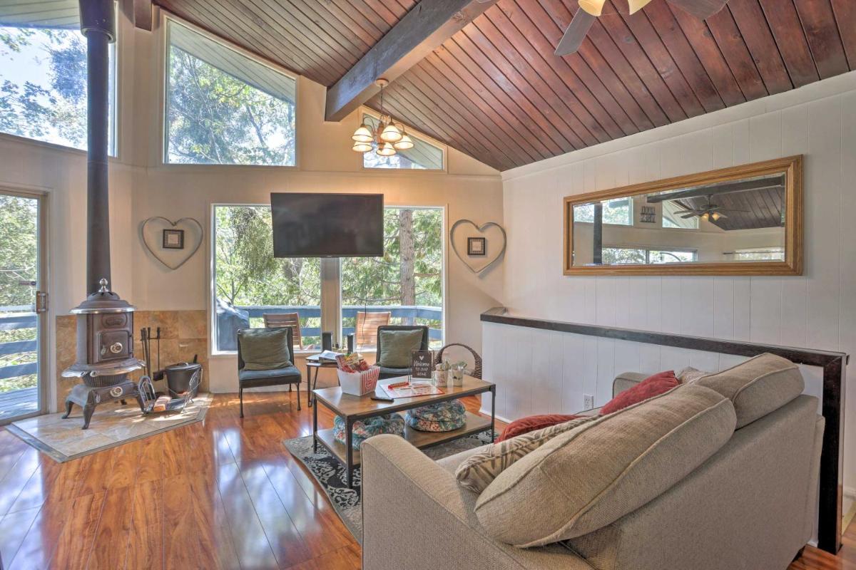 1 Mi to Lake Gregory Mtn-View Cabin with Deck - Housity