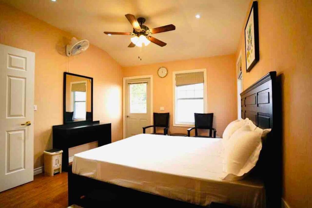 Le Reve Valley - Canadian cottage 2 - 3BHK Luxury cottage,Bonfire,Barbeque,Gym,Kids play zone,Lake view - Housity