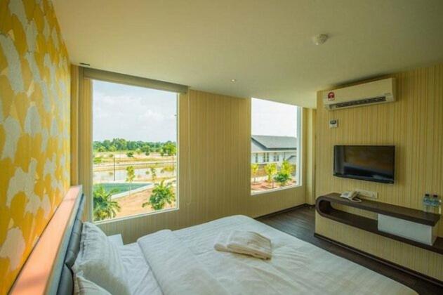 Riverfront Boutique Hotel - Housity