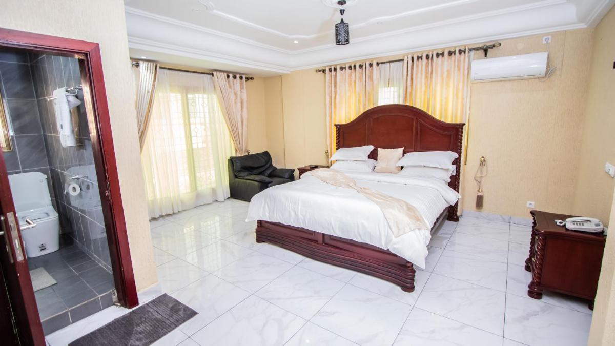 Residence Le Bonheur - 2 Bed Apartment by Douala Mall/Airport - Housity