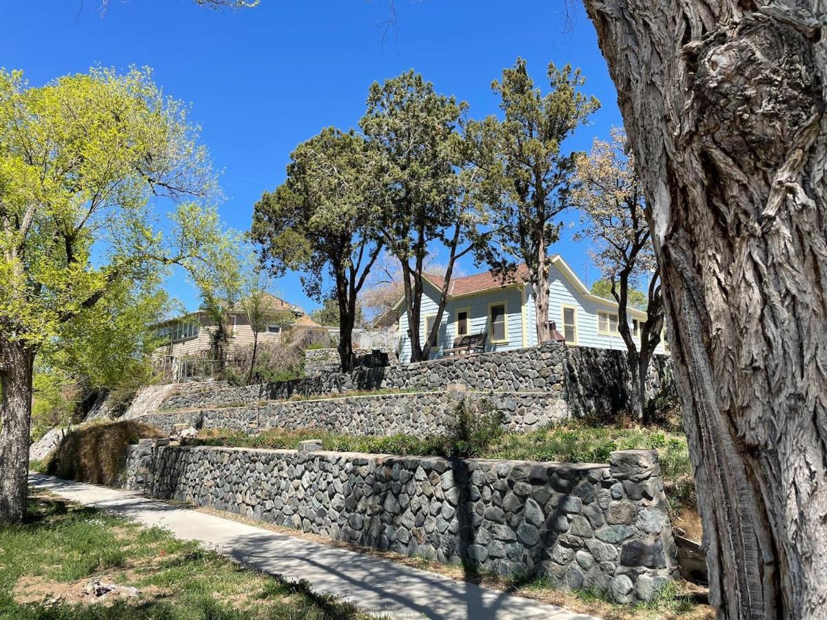 7min Walk to Courthouse Plaza! Historic Cottage - Housity