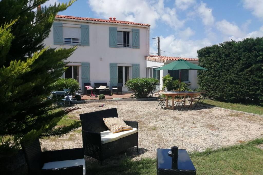 Villa Souzy - chic silence et cosy, à 100m de la Charente et 2km de l'Ocean - Housity