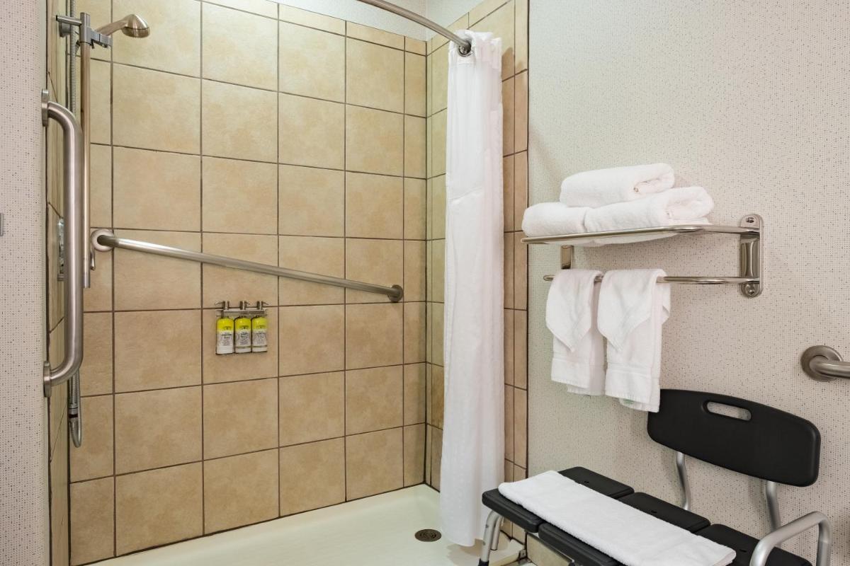 Holiday Inn Express & Suites Evanston by IHG - Housity