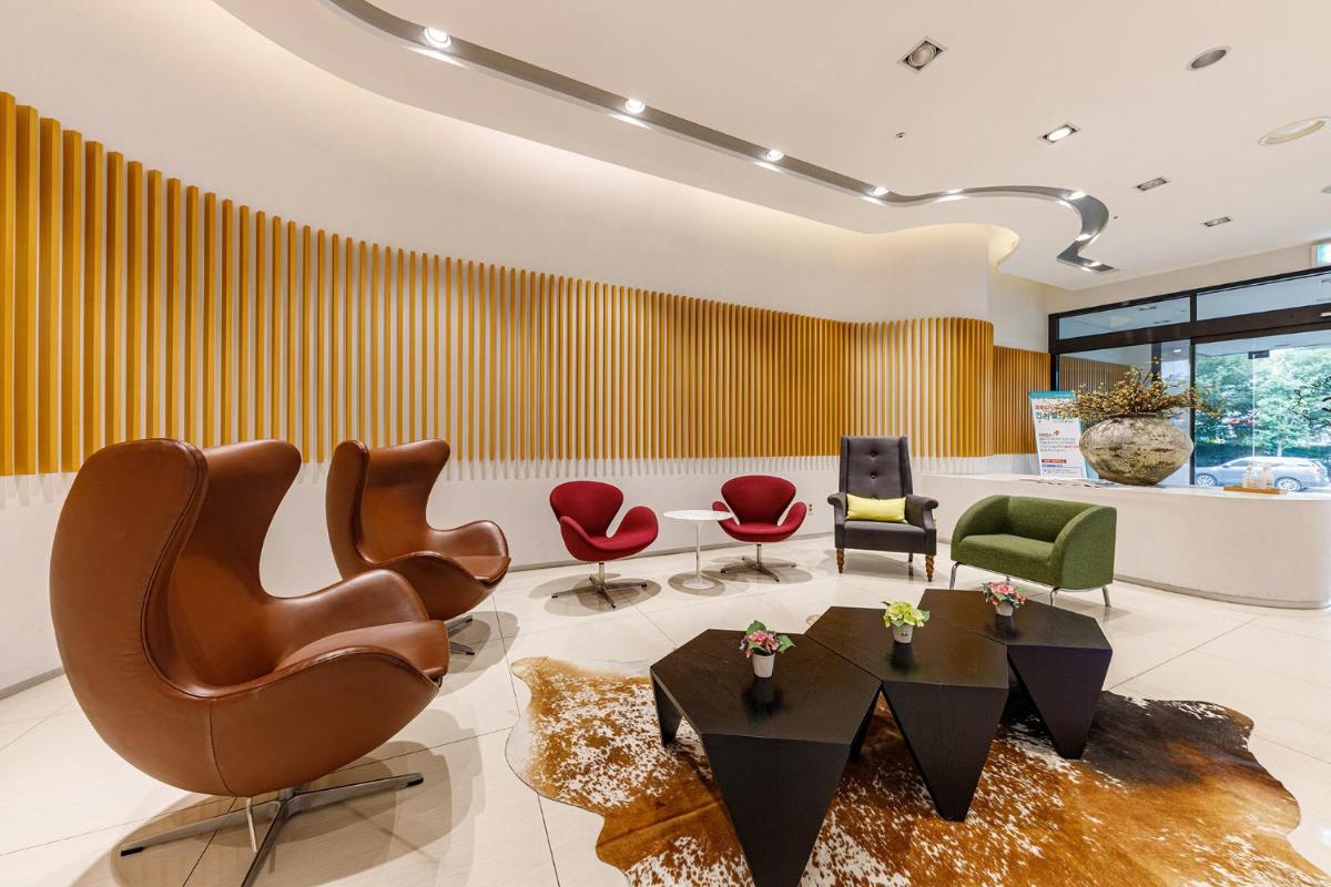 Crown Hotel Changwon - Housity