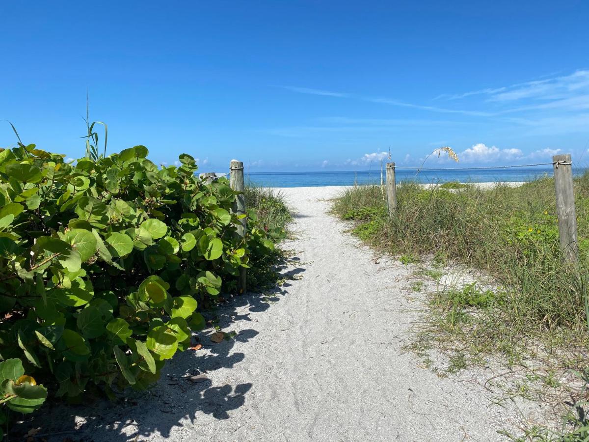 Beachfront Venice Casa de Villa - Housity