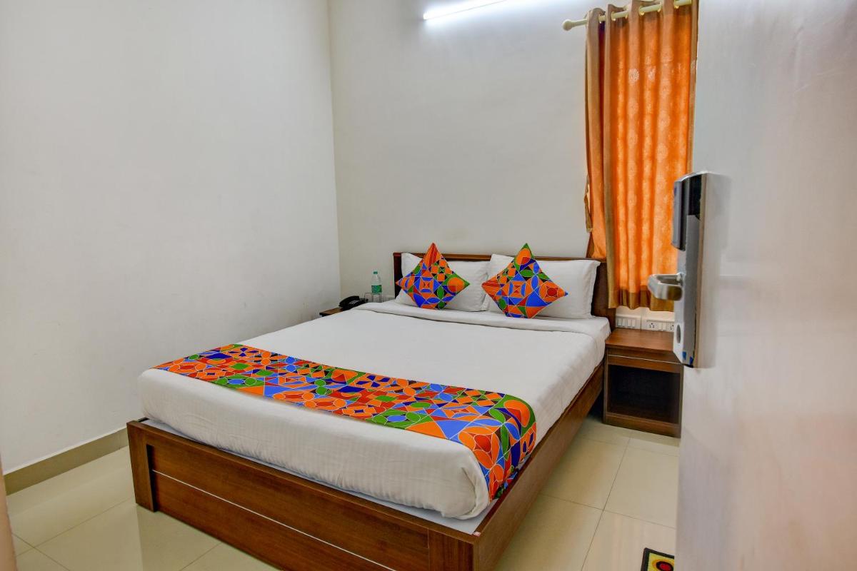 FabExpress PAS Residency - Nr Marina Beach & Mahatma Gandhi Monument - Housity