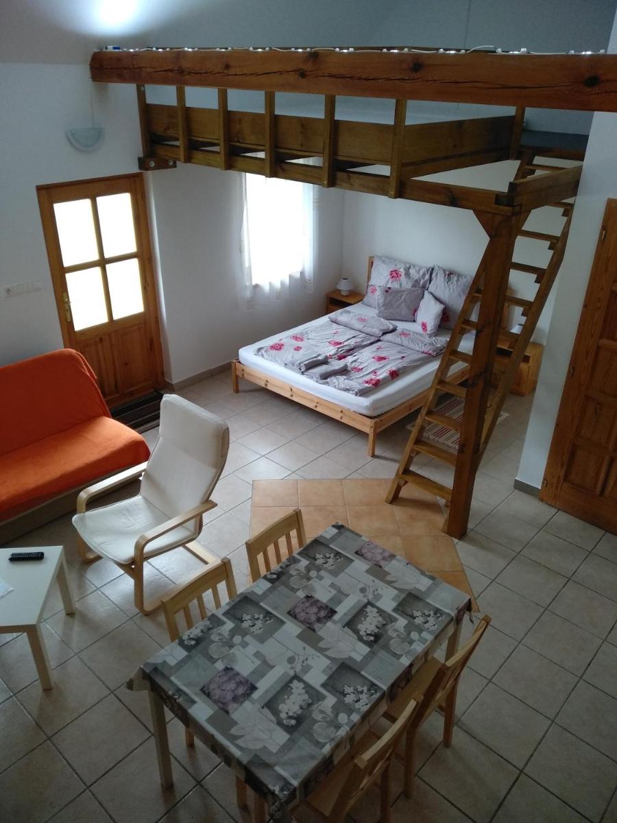 Alsó-szer Vendégház - Housity