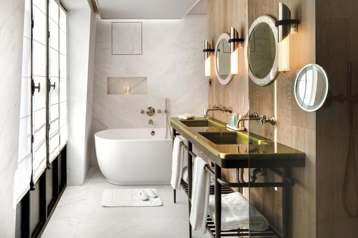 Salle de bains dans l'établissement La Demeure Montaigne
