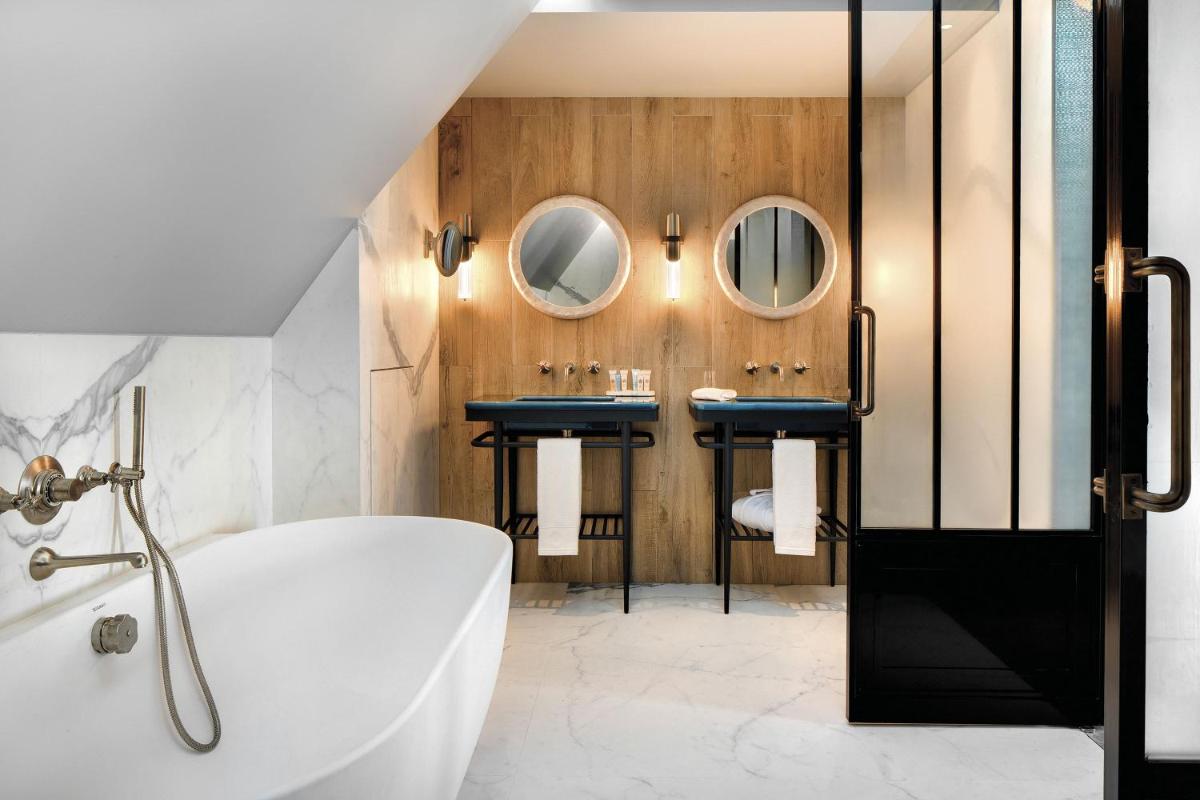 Salle de bains dans l'établissement La Demeure Montaigne