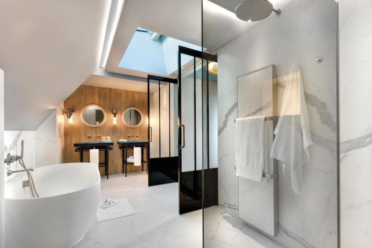 Salle de bains dans l'établissement La Demeure Montaigne